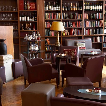 Cinnamon Lakeside Colombo Eksteriør billede Library Bar