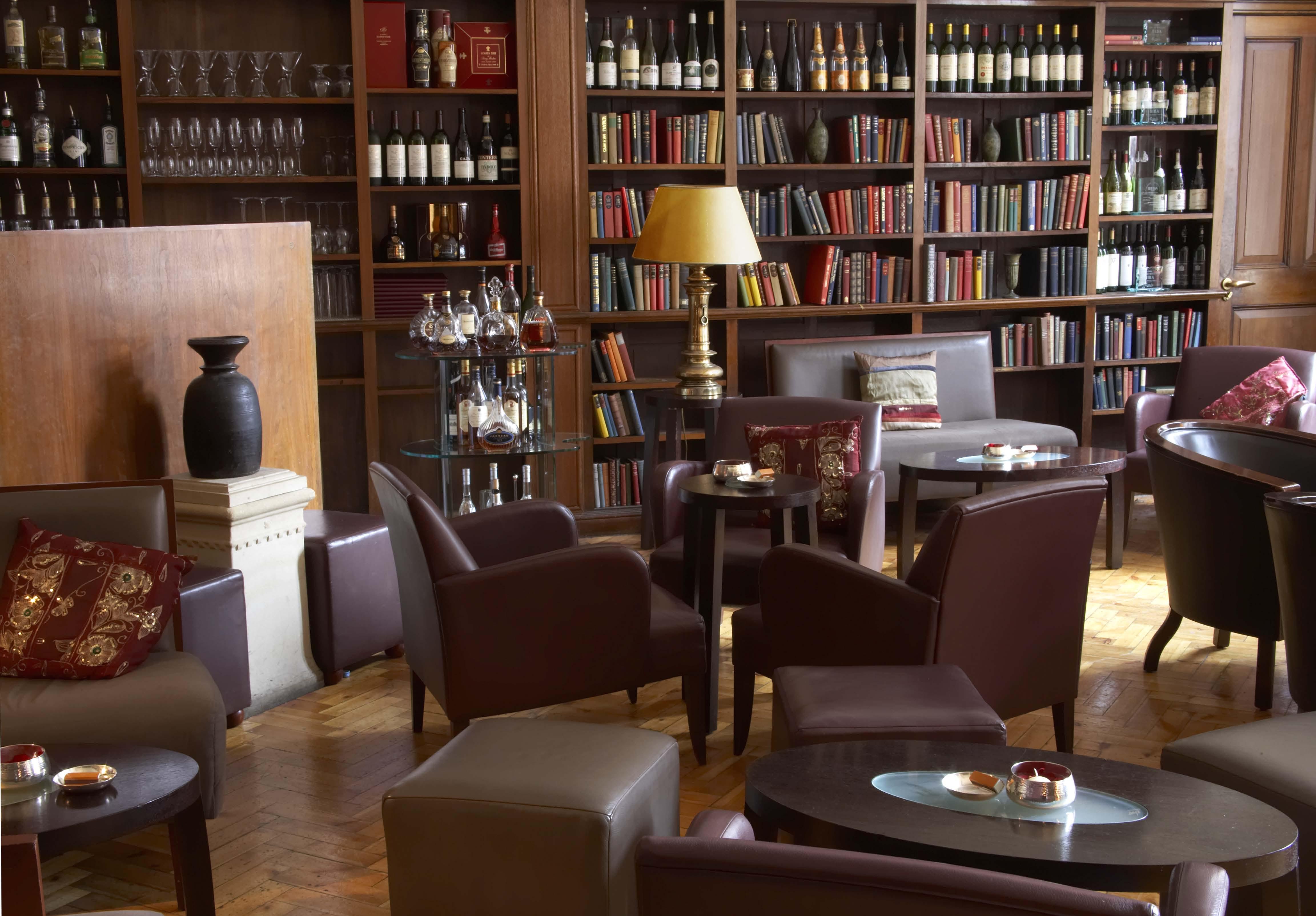 Cinnamon Lakeside Colombo Eksteriør billede Library Bar