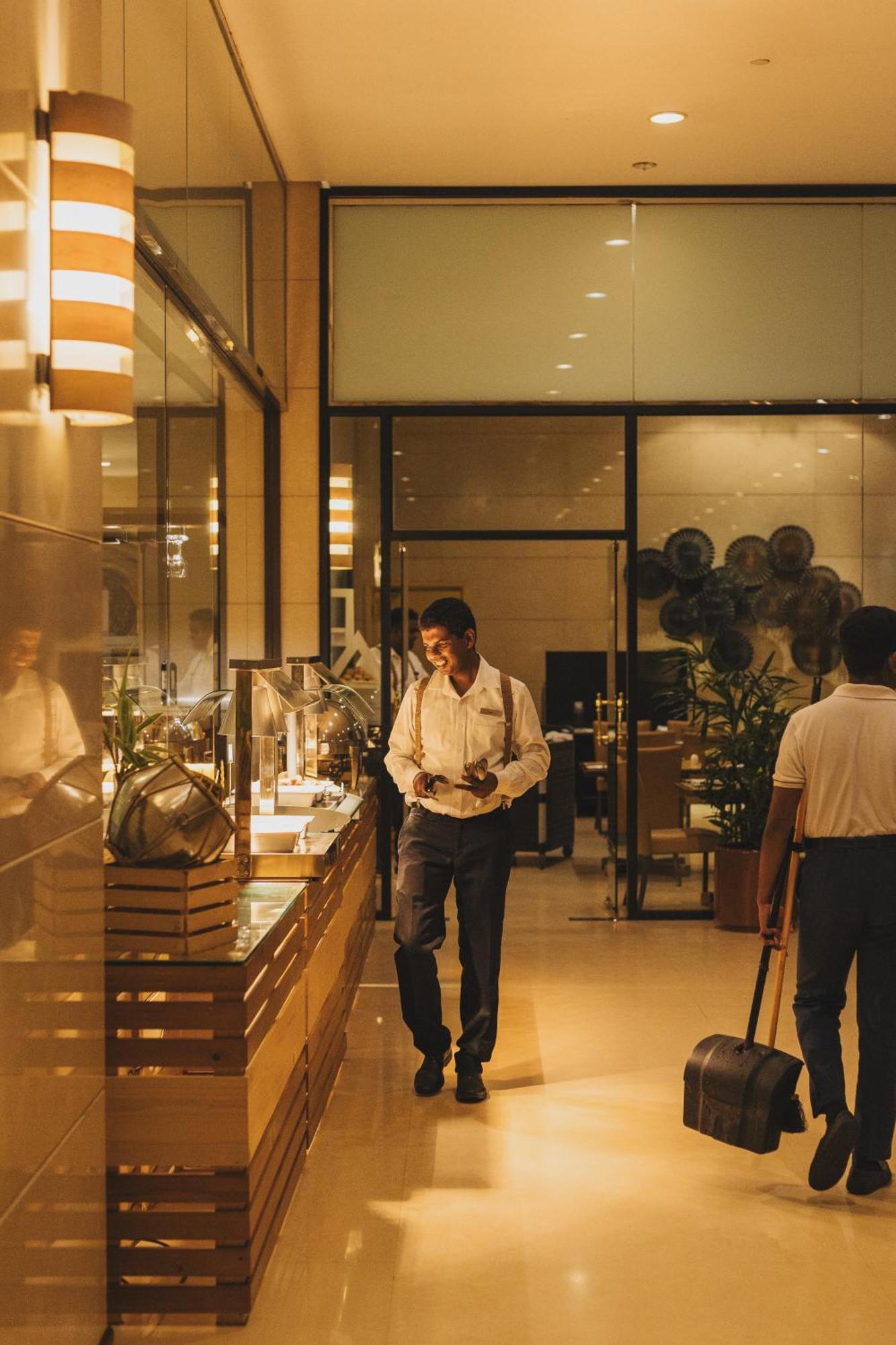 Cinnamon Lakeside Colombo Eksteriør billede A coffee shop in the airport