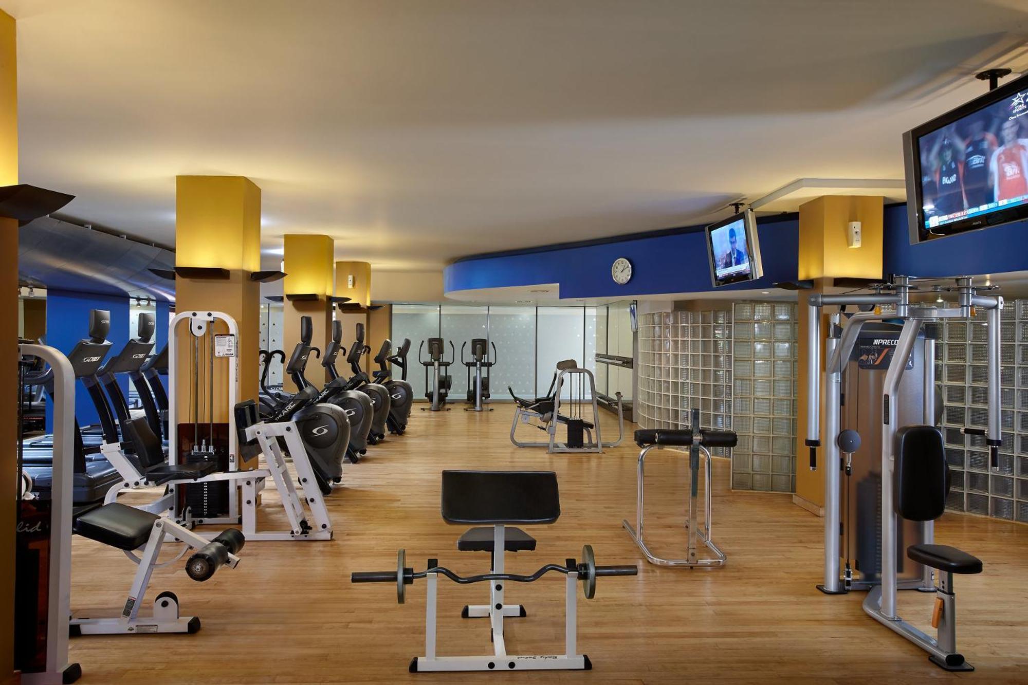 Cinnamon Lakeside Colombo Eksteriør billede The gym at the hotel