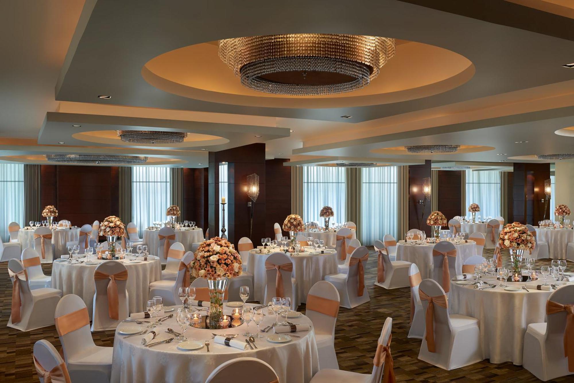 Cinnamon Lakeside Colombo Eksteriør billede The ballroom at the hotel