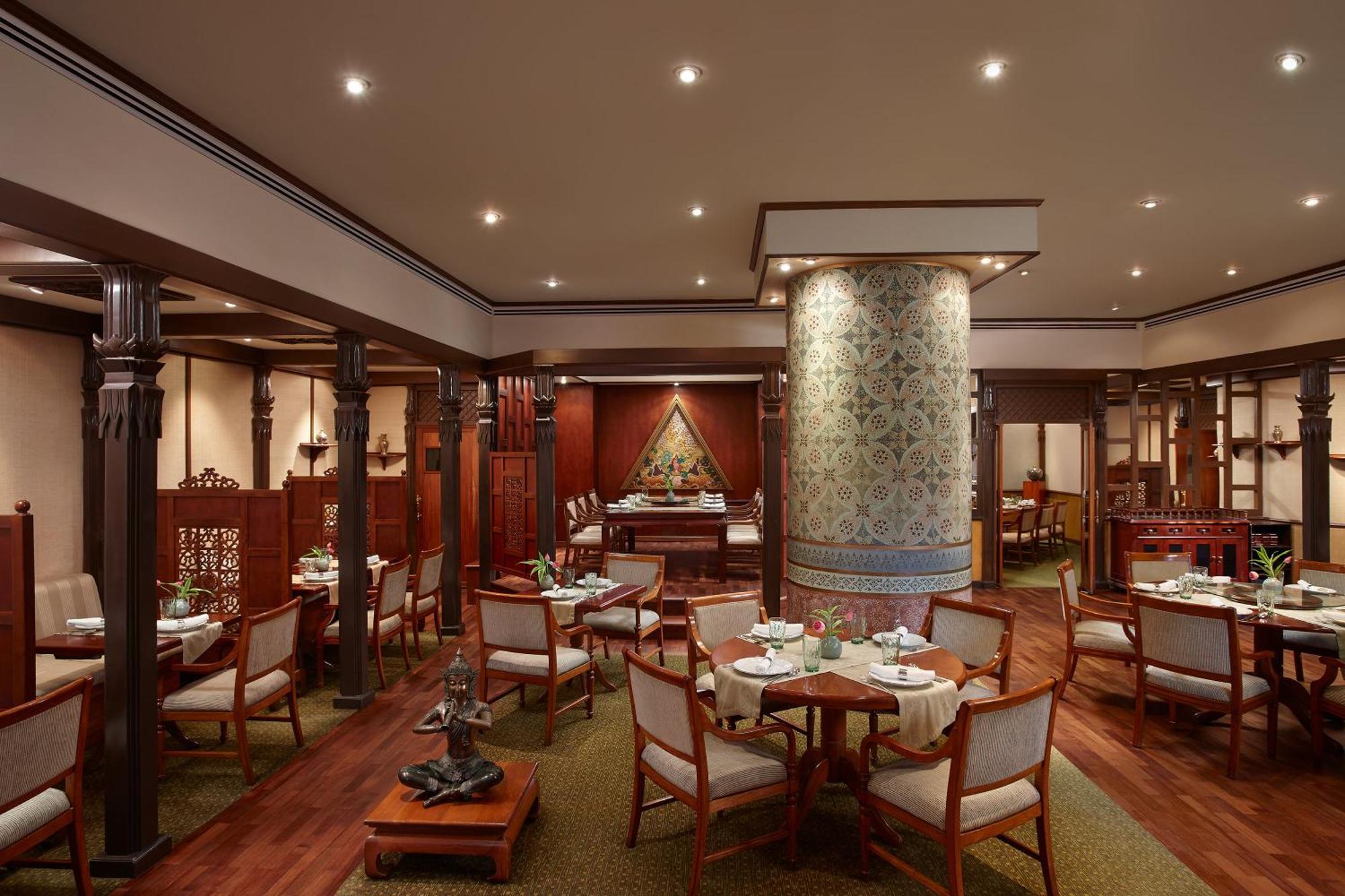 Cinnamon Lakeside Colombo Eksteriør billede The interior of the restaurant