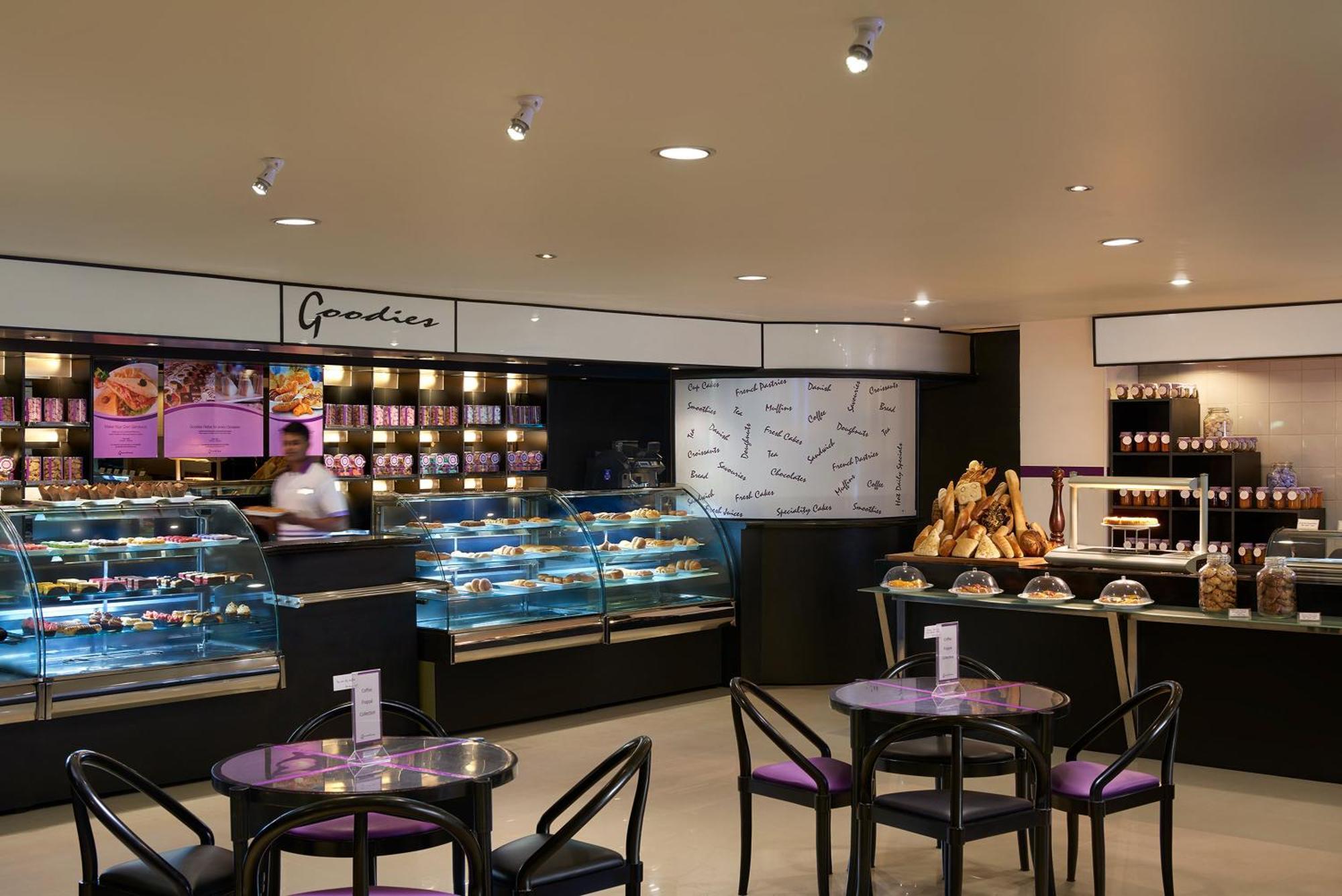 Cinnamon Lakeside Colombo Eksteriør billede A pastry shop in Kuala Lumpur, Malaysia
