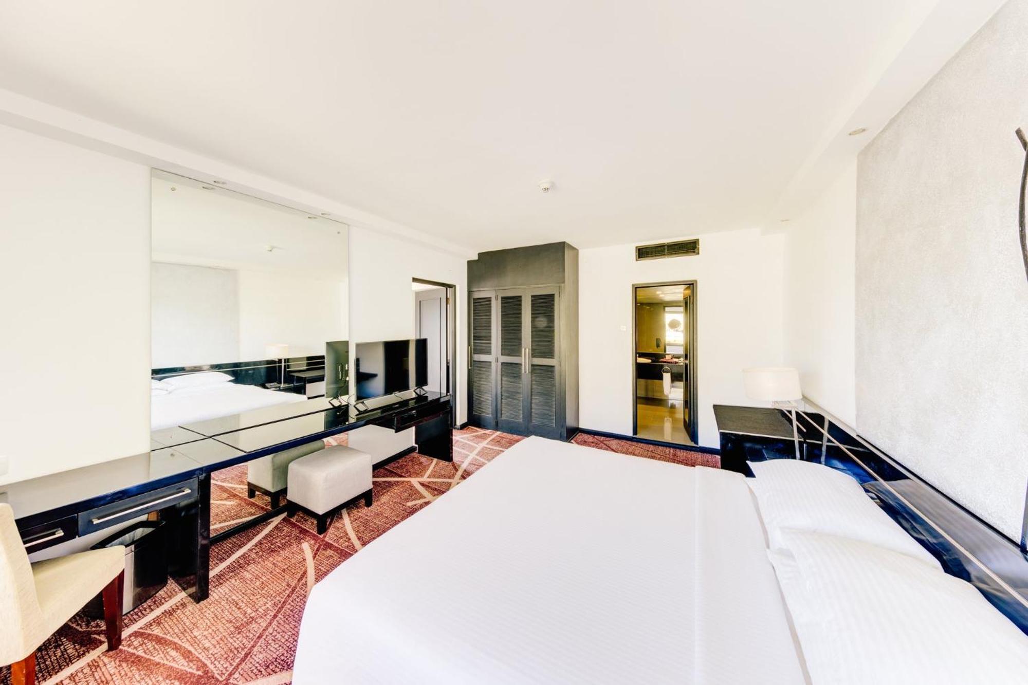 Cinnamon Lakeside Colombo Eksteriør billede A room at the hotel