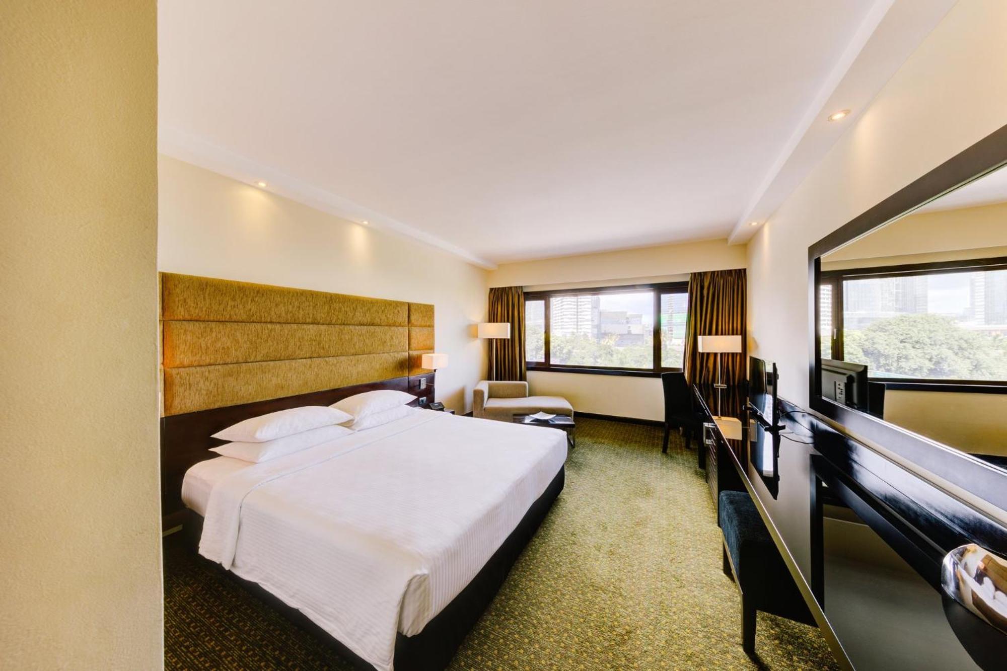 Cinnamon Lakeside Colombo Eksteriør billede A room at the hotel