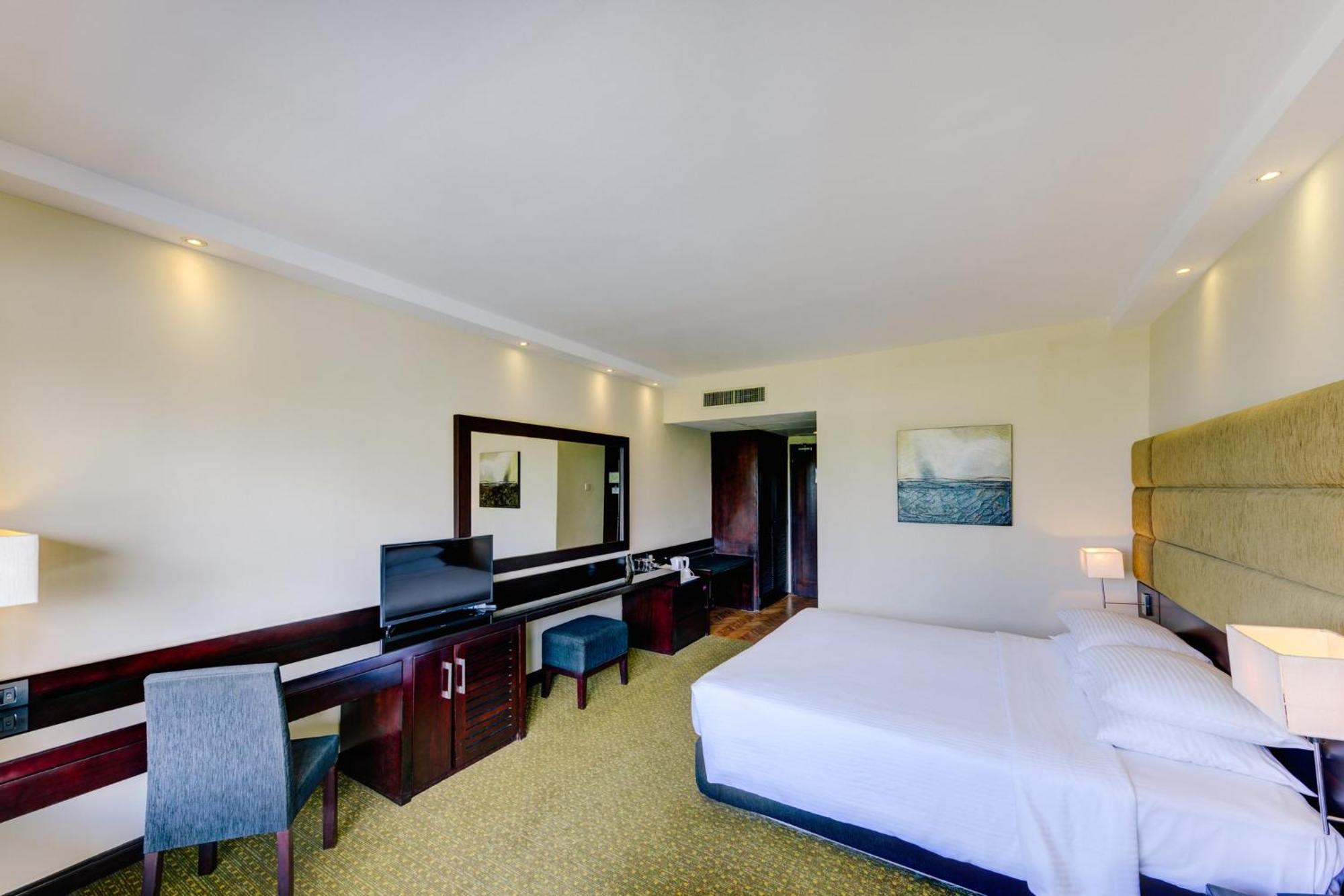 Cinnamon Lakeside Colombo Eksteriør billede A room at the hotel